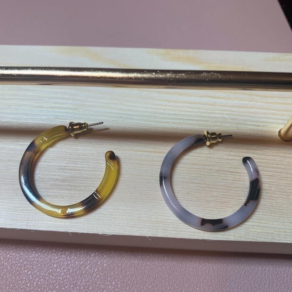SALE💚 any 3 for $18 💚 Small 3cm Acrylic Tortoise Hoops Earrings